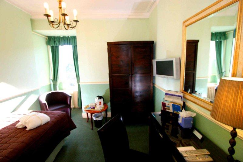 Royal Overseas League Hotel Edinburgh Kamer foto